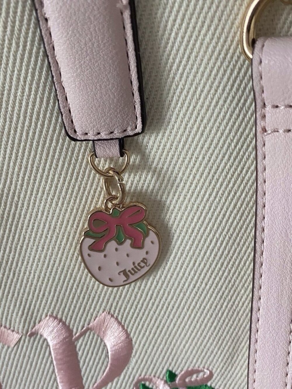 Juicy Couture Berry Sweet Tote Bag Natural Strawberry With Charm Crossbody NEW - Picture 3 of 10